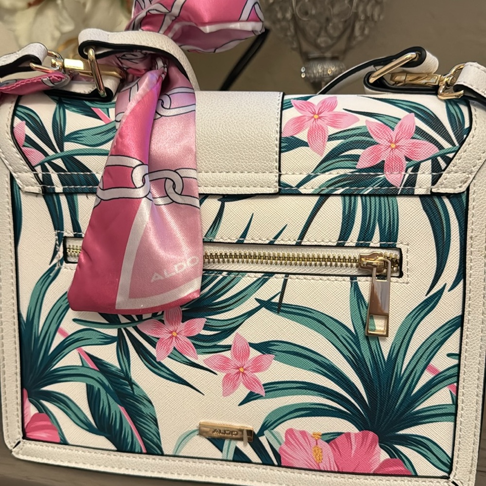Purse - Picture 2 of 4